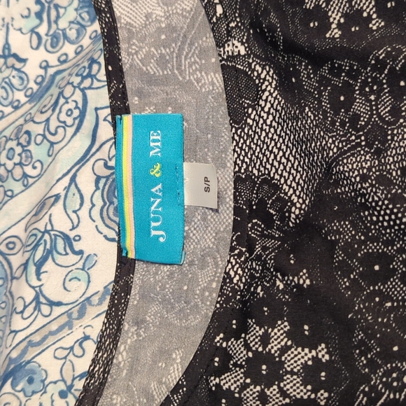 Printed Short Sleeve Dress - Picture 3 of 6